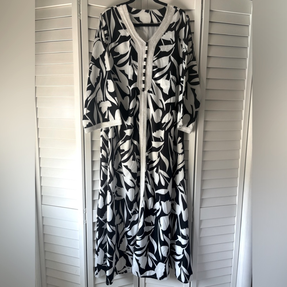 Black & White Abaya